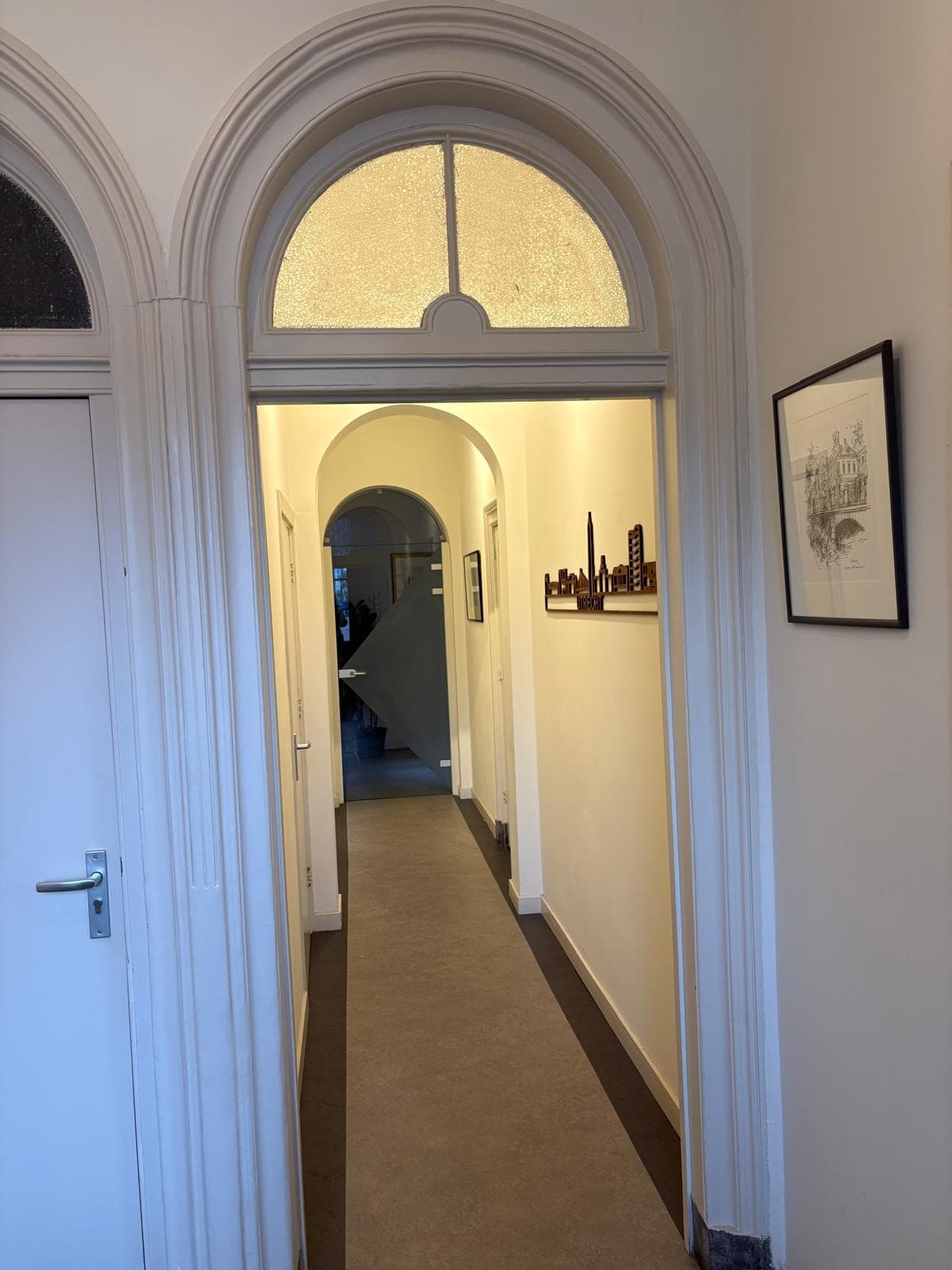 Sierlijke gang met booggewelven